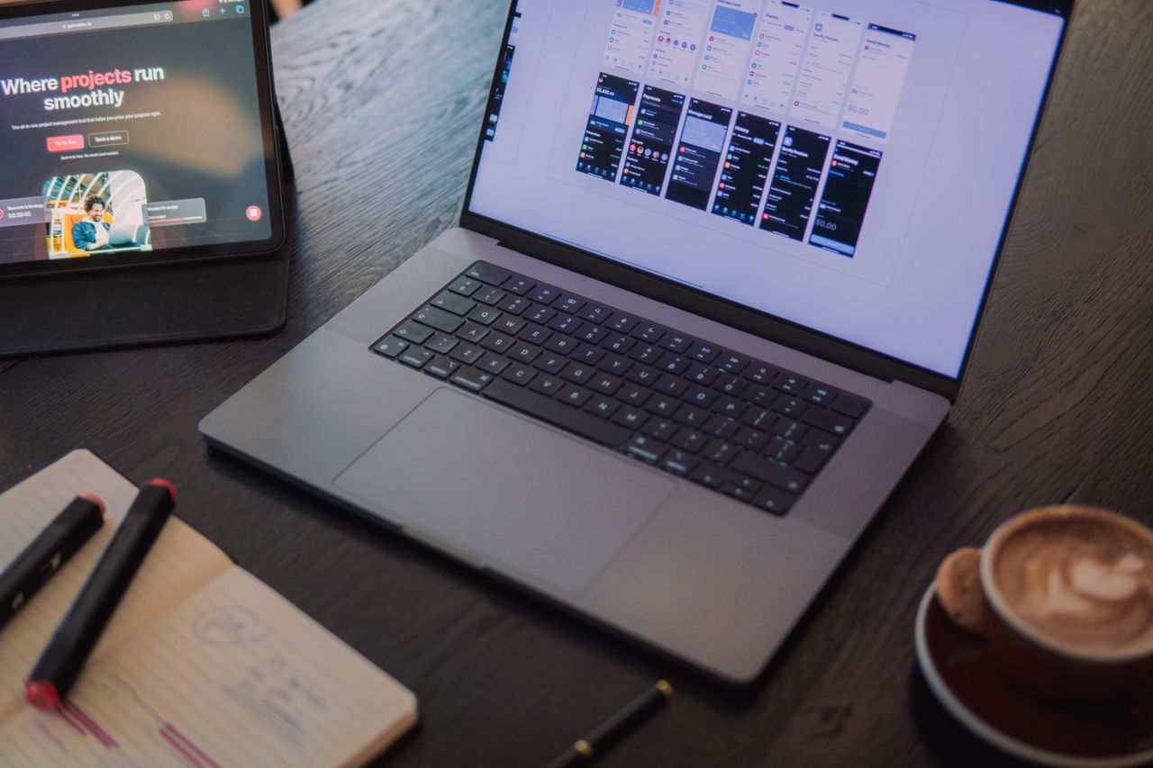 Professioneller Arbeitsplatz als Symbol für klare Vereinbarungen